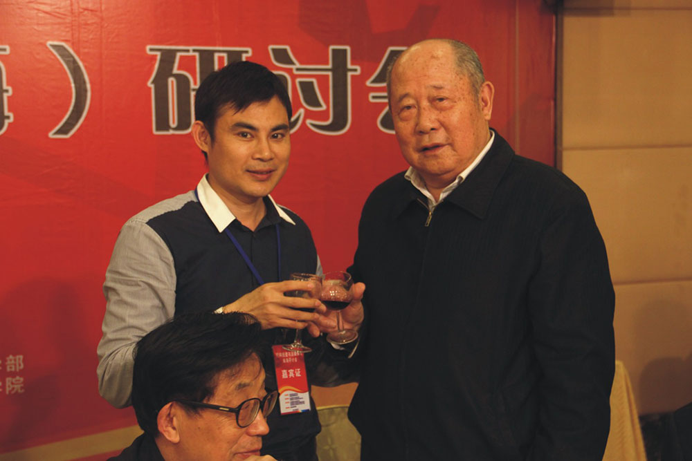 董事长与原中共中央委员、中国人民解放军谷善庆上将在珠海的晚宴留影